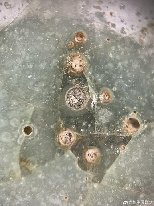 宋代汝窑瓷器气泡图片