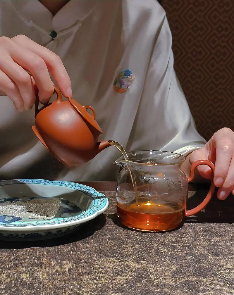 紫砂壶的正确拿法视频