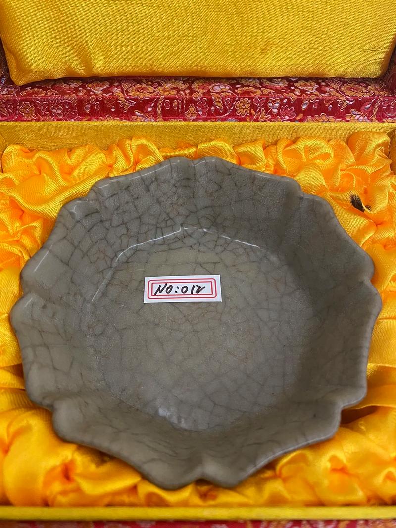 宋代哥窑瓷器底部图片
