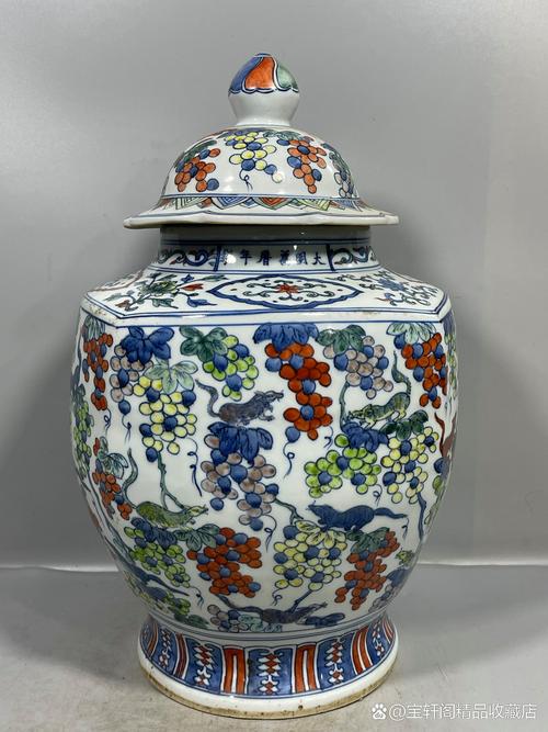 大明万历年制斗彩瓷器