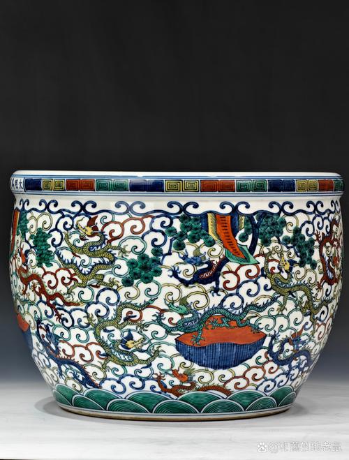 大明万历年制斗彩瓷器