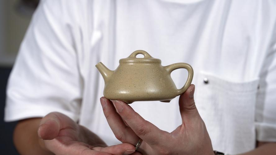 宜兴紫砂壶名家周建芳