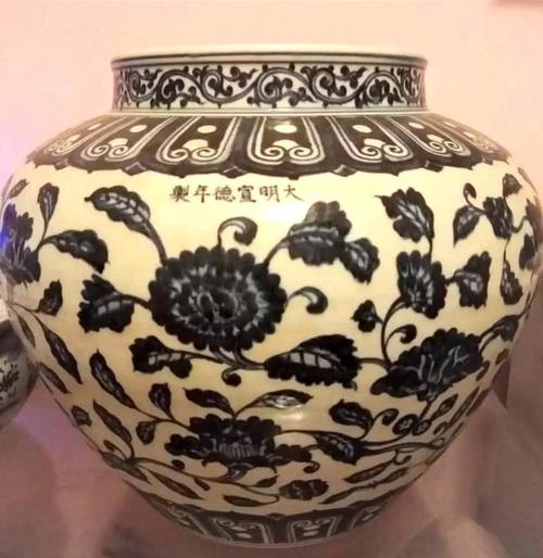 大明宣德年制青花瓷器