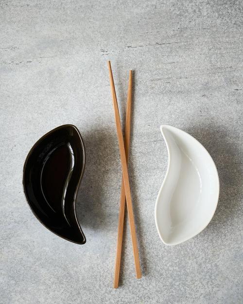 古代插筷子的瓷器图片