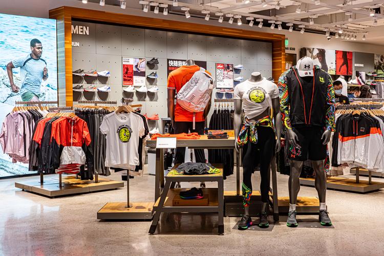 成都有安德玛专卖店吗